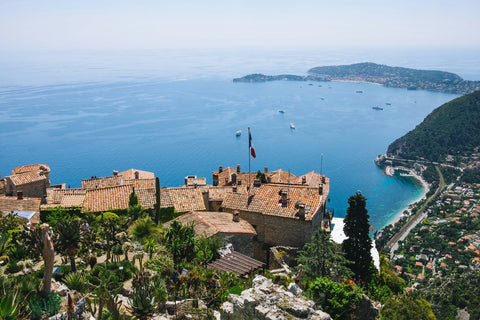 Vista de la Riviera francesa desde un pueblo de Provenza