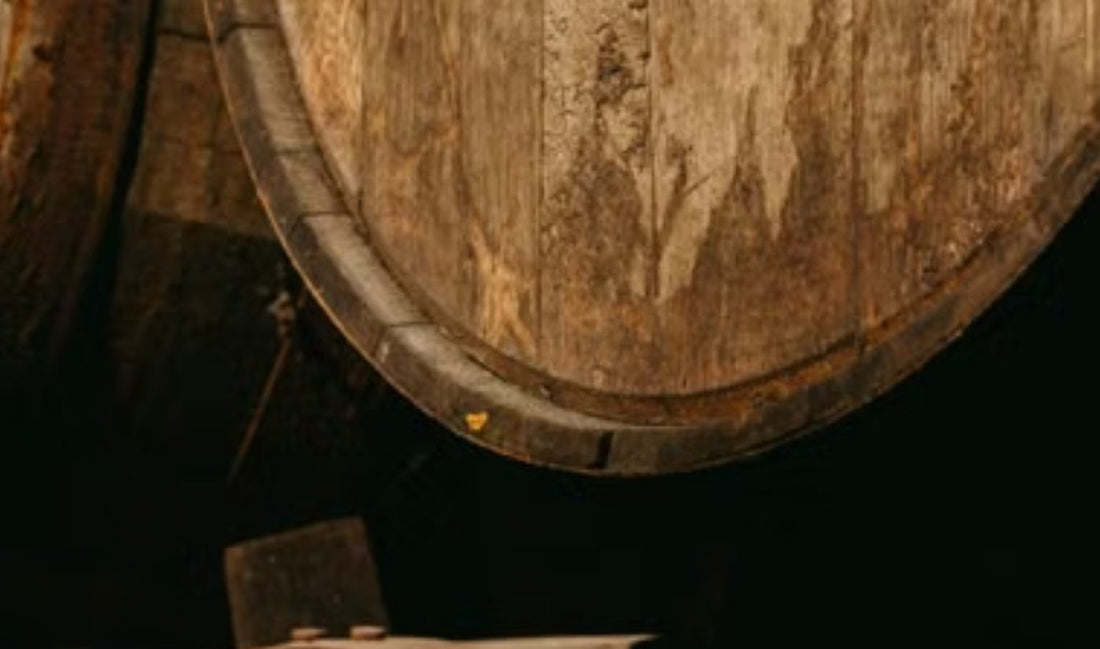 Barrica de madera en reposo